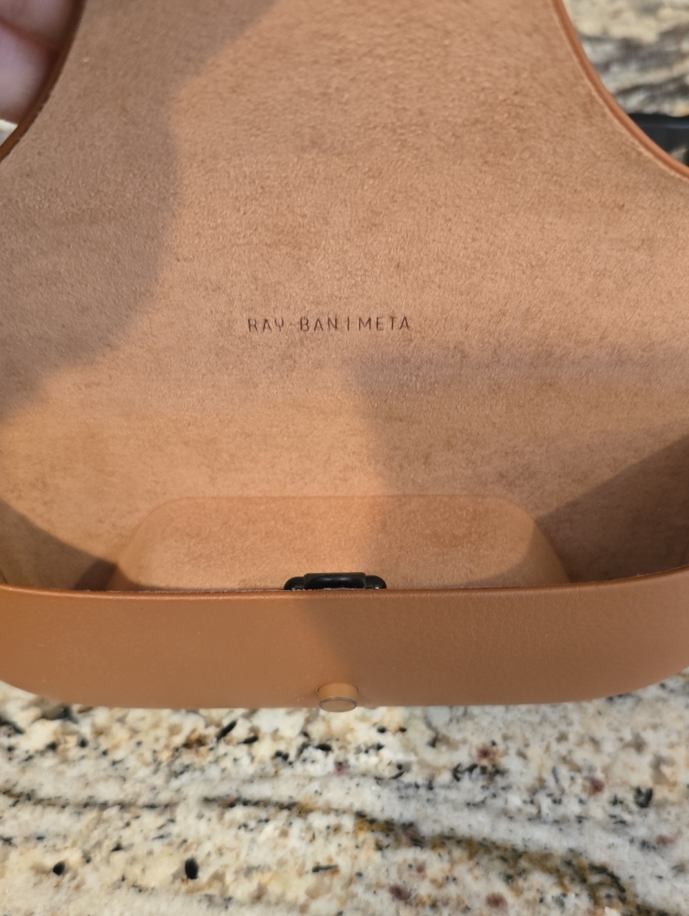 Ray-Ban Wayfarer Gen 1 Meta Glasses - Picture 10 of 11